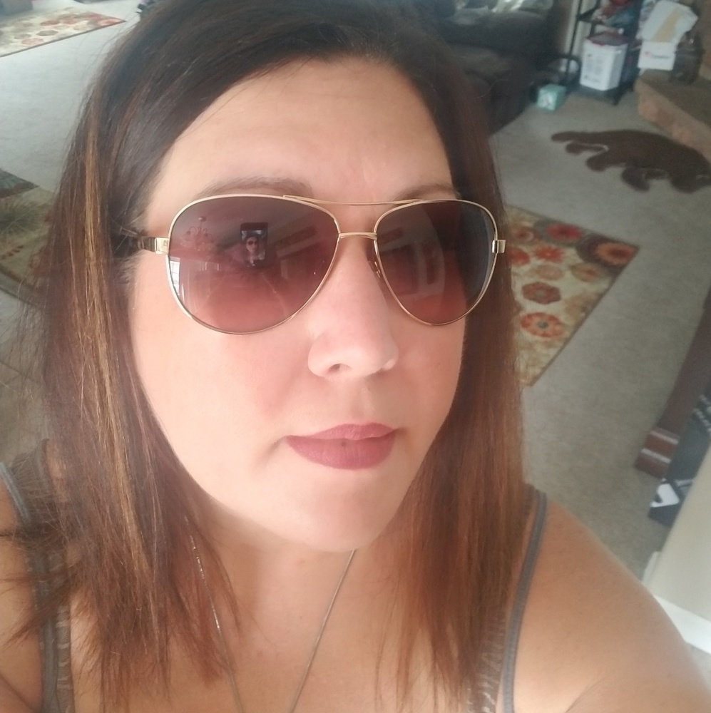 Meet your Poshers, Heather and Ryan